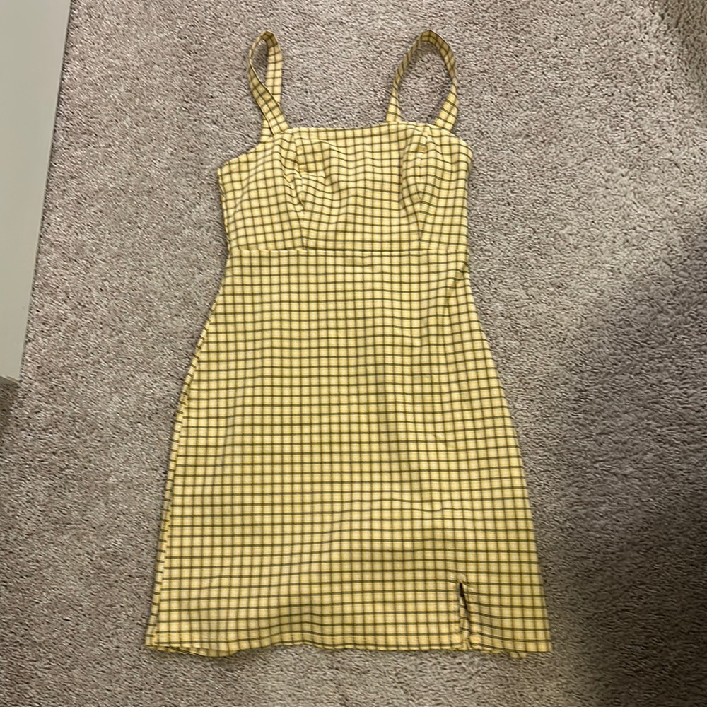 Juniors dress. Yellow